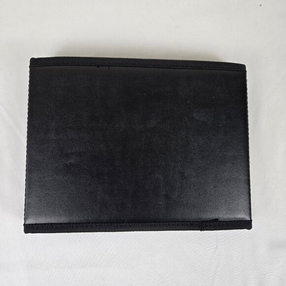 Derwent Sketching Wallet with Pencils Eraser Sharpener & Sketching Paper in Case - Picture 7 of 9